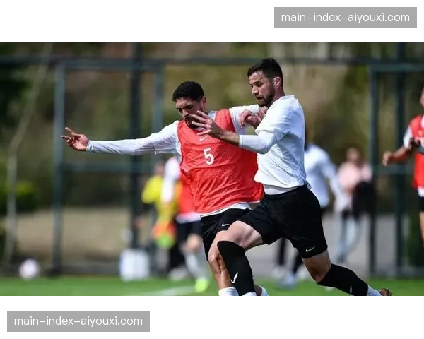 英博前场逼抢强度增加 开场施压打乱对手进攻节奏